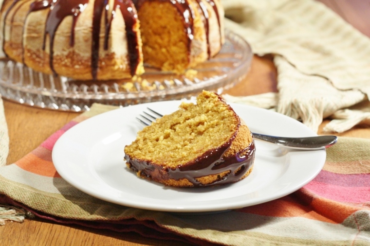 pumpkin-bundt-cake-with-chocolate-glaze